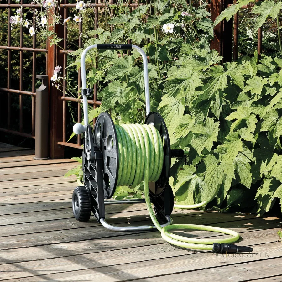 Claber 8985 Genius Compact Pronto Aquaviva 20 Hortum Arabası, 20 m Hortum ve Sulama Setli kullanım görseli