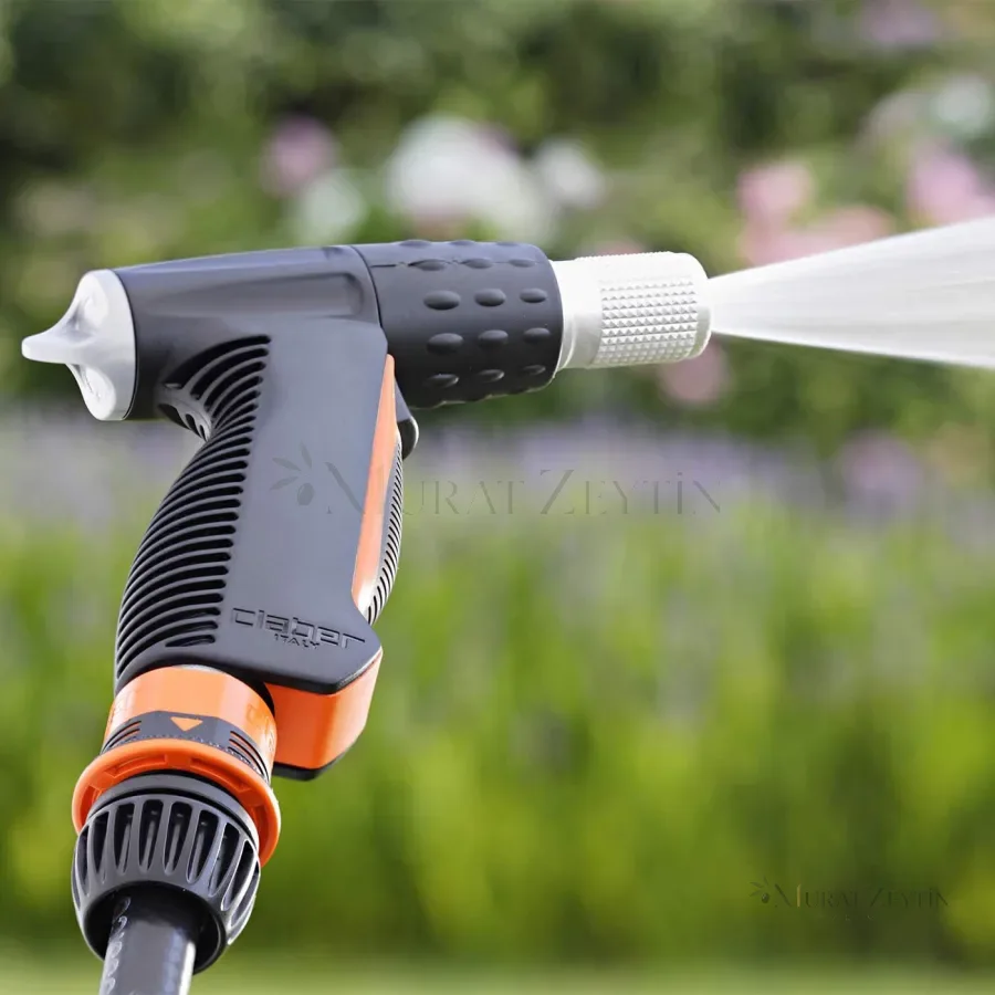 Claber 9567 Metal-Jet Confort Sulama Tabancası, Krom Uçlu, Ayarlı kullanım görseli